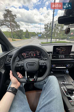 Внедорожник / Кроссовер Audi Q5 2018 в 