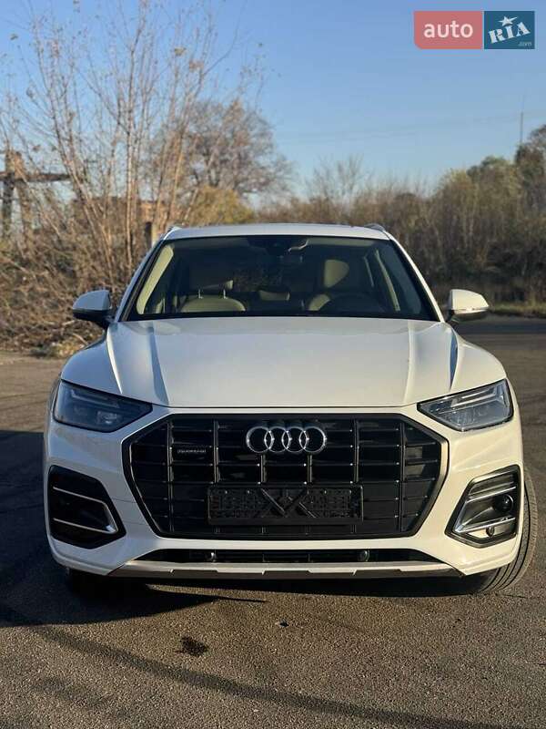 Позашляховик / Кросовер Audi Q5 2021 в 