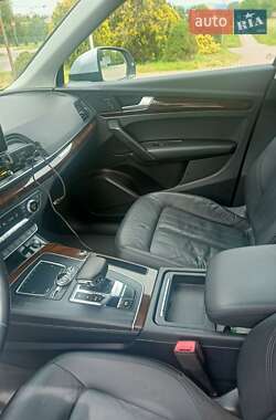 Внедорожник / Кроссовер Audi Q5 2018 в 