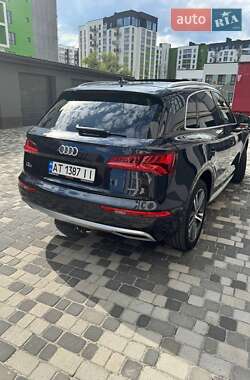 Внедорожник / Кроссовер Audi Q5 2017 в 
