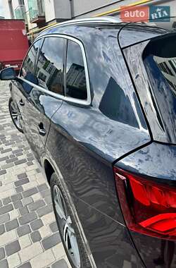 Внедорожник / Кроссовер Audi Q5 2017 в 