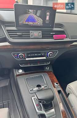 Внедорожник / Кроссовер Audi Q5 2017 в 