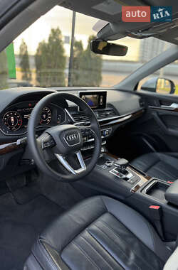 Позашляховик / Кросовер Audi Q5 2018 в 