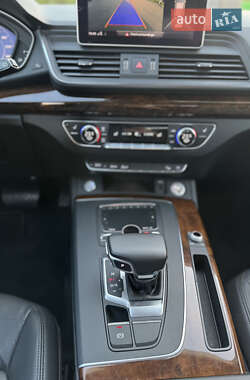 Позашляховик / Кросовер Audi Q5 2018 в 
