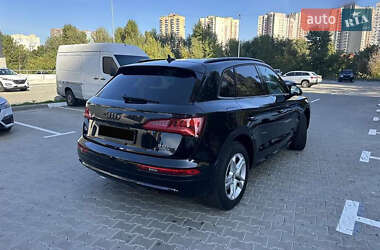 Внедорожник / Кроссовер Audi Q5 2018 в 