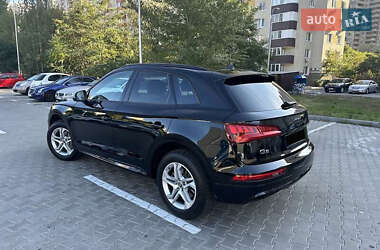 Внедорожник / Кроссовер Audi Q5 2018 в 