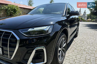 Позашляховик / Кросовер Audi Q5 2021 в 