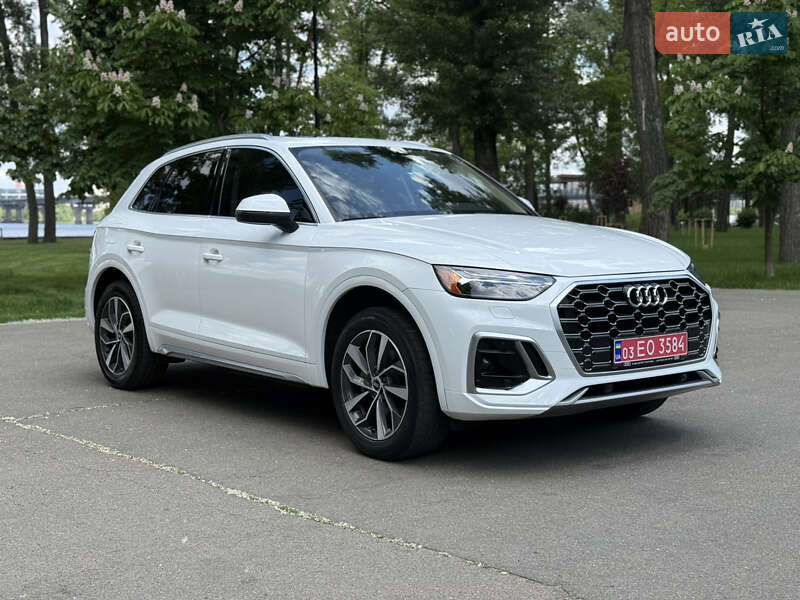 Внедорожник / Кроссовер Audi Q5 2021 в 