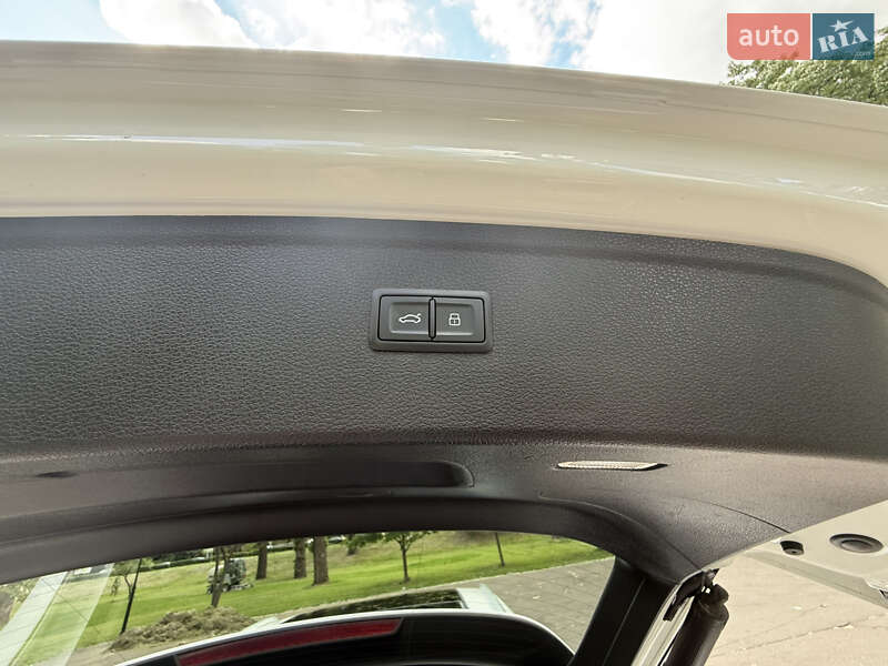 Внедорожник / Кроссовер Audi Q5 2021 в Киеве