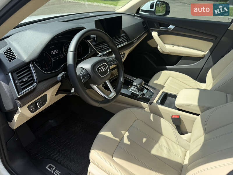 Внедорожник / Кроссовер Audi Q5 2021 в Киеве