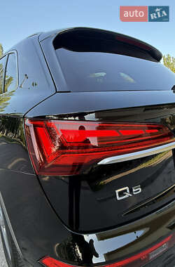 Внедорожник / Кроссовер Audi Q5 2023 в 