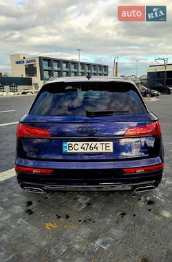 Позашляховик / Кросовер Audi Q5 2021 в 