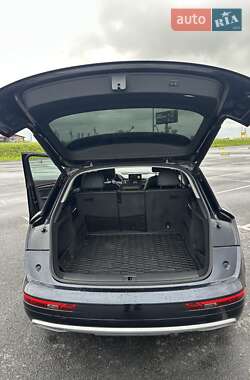 Внедорожник / Кроссовер Audi Q5 2017 в 