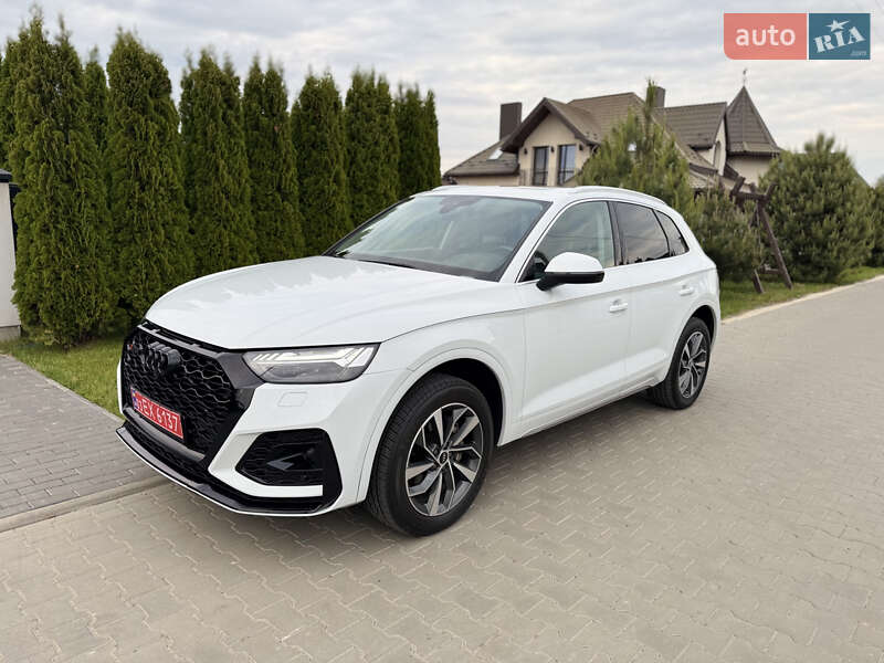 Позашляховик / Кросовер Audi Q5 2021 в 