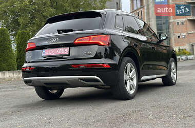 Позашляховик / Кросовер Audi Q5 2018 в 