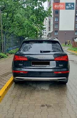 Внедорожник / Кроссовер Audi Q5 2018 в 