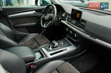 Внедорожник / Кроссовер Audi Q5 2017 в 