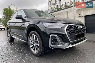 Позашляховик / Кросовер Audi Q5 2023 в 