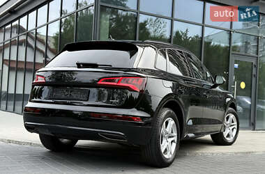 Внедорожник / Кроссовер Audi Q5 2017 в 