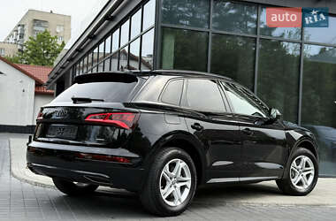 Внедорожник / Кроссовер Audi Q5 2017 в 