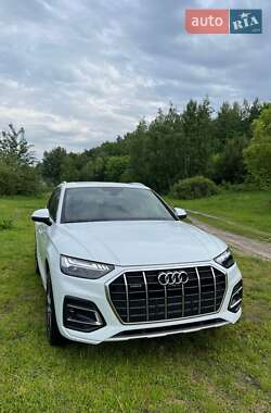 Внедорожник / Кроссовер Audi Q5 2021 в 