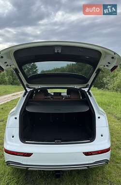 Внедорожник / Кроссовер Audi Q5 2021 в 