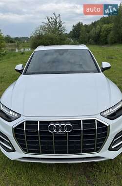 Внедорожник / Кроссовер Audi Q5 2021 в 