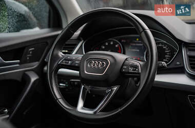 Позашляховик / Кросовер Audi Q5 2018 в 