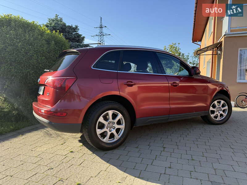 Внедорожник / Кроссовер Audi Q5 2011 в Сваляве