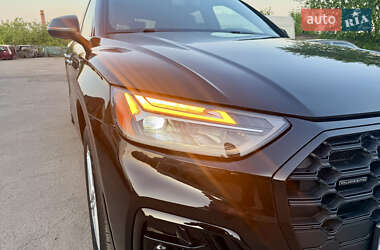 Внедорожник / Кроссовер Audi Q5 2021 в 