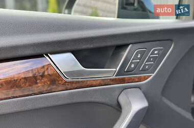 Позашляховик / Кросовер Audi Q5 2020 в 