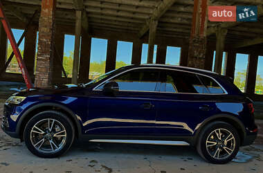 Внедорожник / Кроссовер Audi Q5 2017 в 