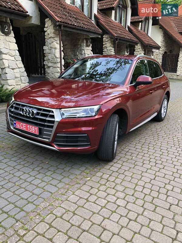 Внедорожник / Кроссовер Audi Q5 2020 в 