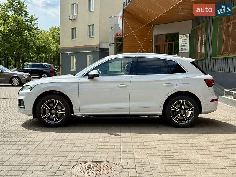 Позашляховик / Кросовер Audi Q5 2020 в Рівному