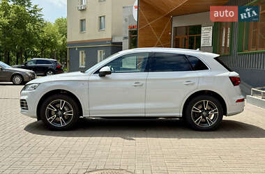 Позашляховик / Кросовер Audi Q5 2020 в 