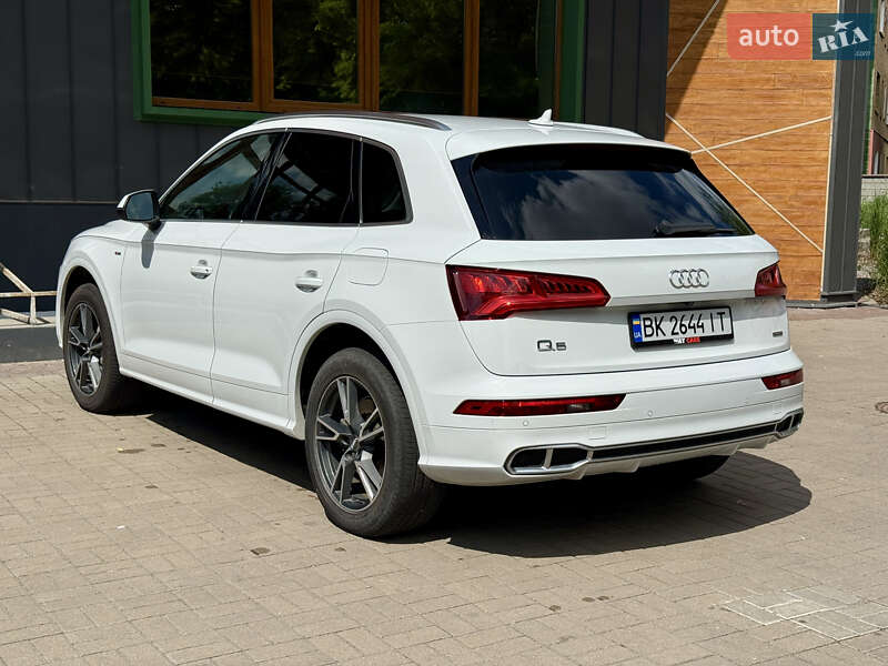 Позашляховик / Кросовер Audi Q5 2020 в Рівному
