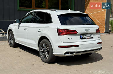 Позашляховик / Кросовер Audi Q5 2020 в 