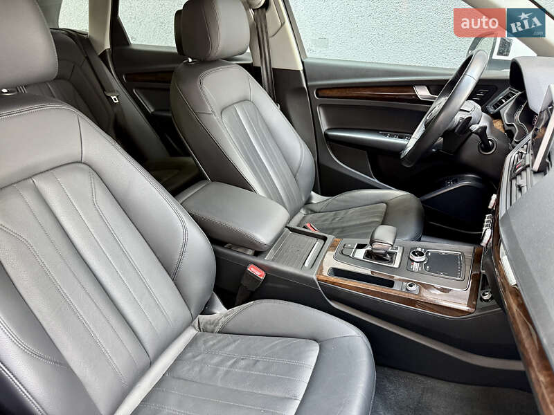 Позашляховик / Кросовер Audi Q5 2020 в Рівному