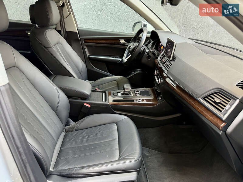 Позашляховик / Кросовер Audi Q5 2020 в Рівному