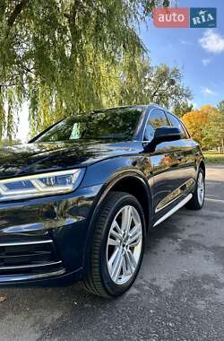 Внедорожник / Кроссовер Audi Q5 2018 в 
