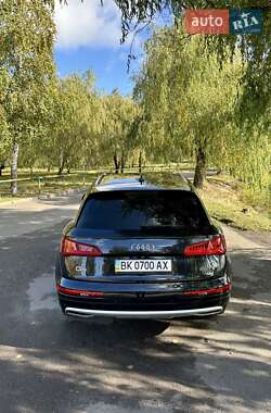 Внедорожник / Кроссовер Audi Q5 2018 в 