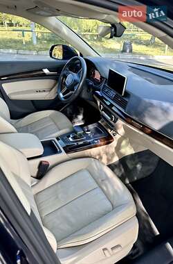 Внедорожник / Кроссовер Audi Q5 2018 в 