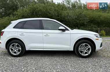 Позашляховик / Кросовер Audi Q5 2018 в 