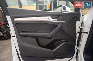 Внедорожник / Кроссовер Audi Q5 2021 в 
