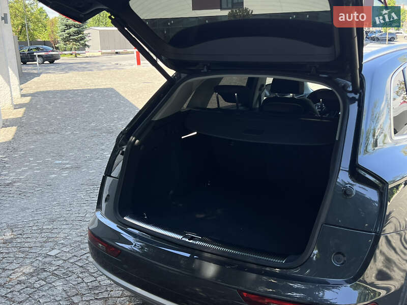 Внедорожник / Кроссовер Audi Q5 2020 в Сваляве