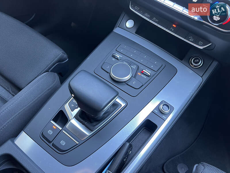 Внедорожник / Кроссовер Audi Q5 2020 в Сваляве