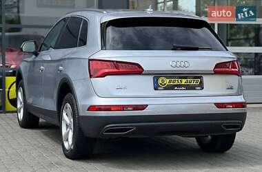 Внедорожник / Кроссовер Audi Q5 2017 в 
