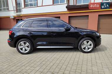 Внедорожник / Кроссовер Audi Q5 2017 в 