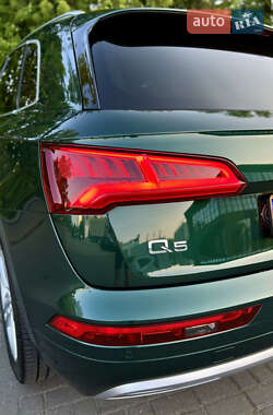 Внедорожник / Кроссовер Audi Q5 2018 в 