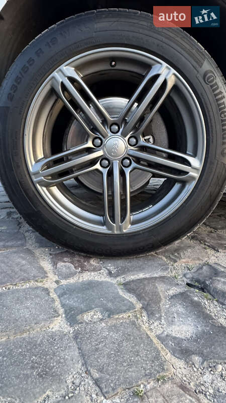 Внедорожник / Кроссовер Audi Q5 2011 в Каменец-Подольском